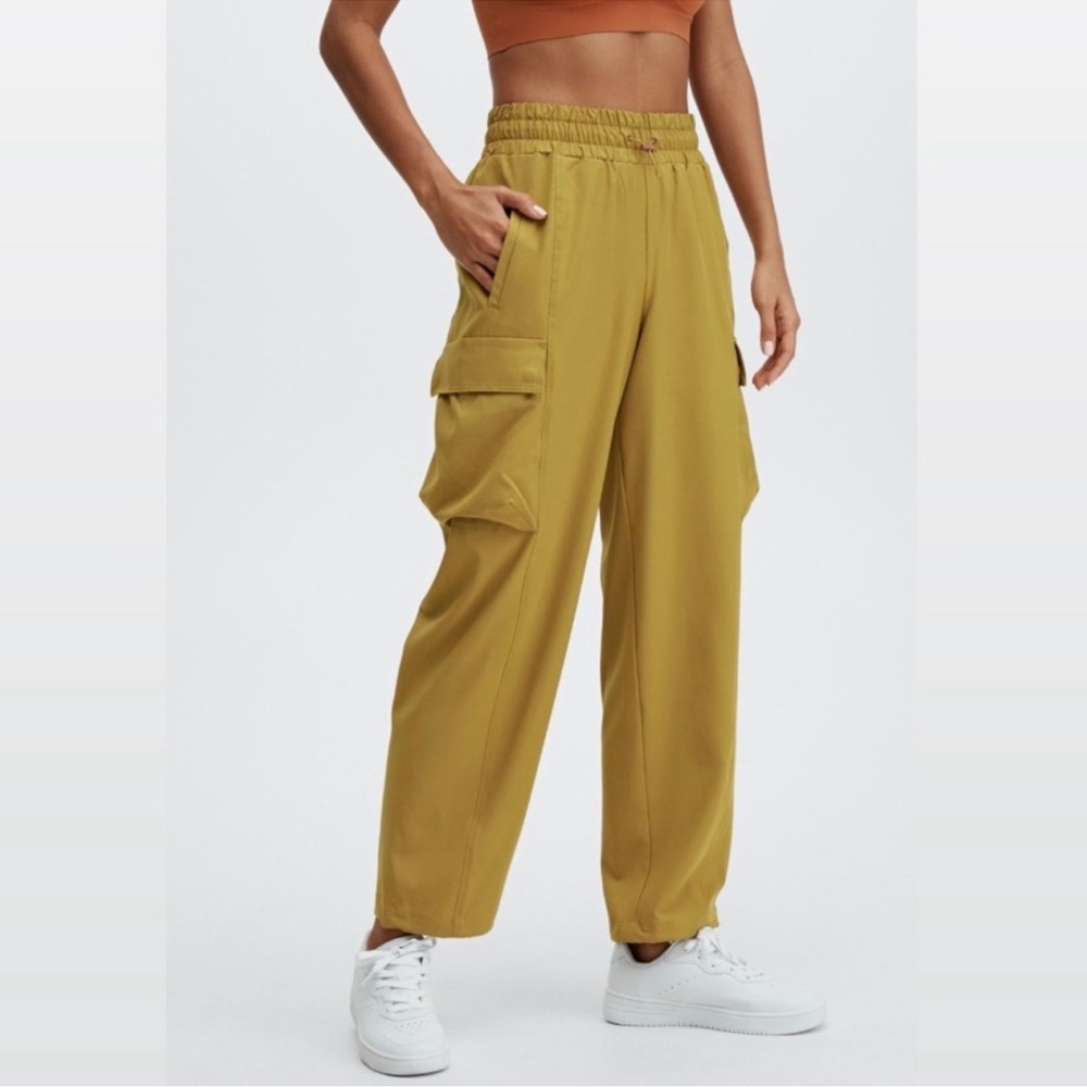 Fabletics Cargo Jogger Pants Women’s Medium‎ Mustard Yellow High Rise Athleisure